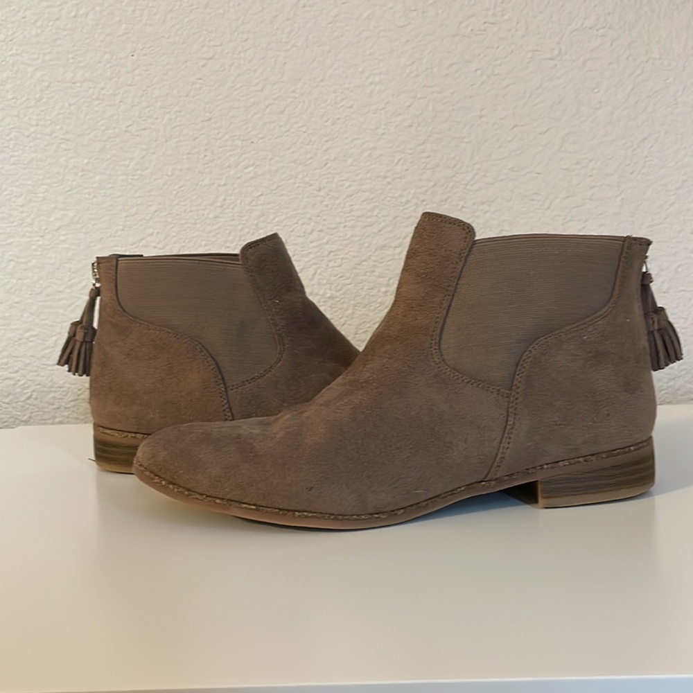 Dr. Scholl’s faux suede booties, size 7.5